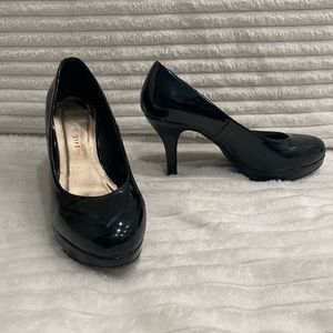 Size 7 Black Madden Girl Pumps